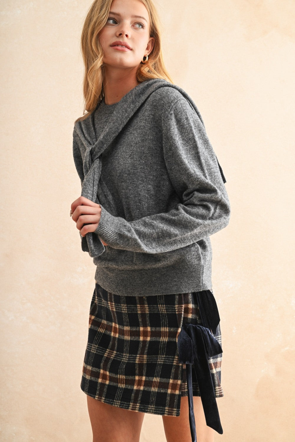 Round Neck Basic Sweater With Shoulder Detail